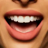 MAC Cosmetics Powder Kiss Liquid Lipcolour - Матовая жидкая помада, 5 мл, оттенок Mull it Over — фото 4