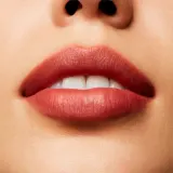 MAC Cosmetics Powder Kiss Liquid Lipcolour - Матовая жидкая помада, 5 мл, оттенок Over the Taupe — фото 3
