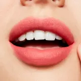 MAC Cosmetics Powder Kiss Liquid Lipcolour - Матовая жидкая помада, 5 мл, оттенок A Little Tamed — фото 3