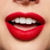 MAC Cosmetics Powder Kiss Liquid Lipcolour - Матовая жидкая помада, 5 мл, оттенок M·A·Csmash — фото 3
