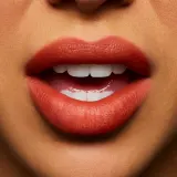 MAC Cosmetics Powder Kiss Liquid Lipcolour - Матовая жидкая помада, 5 мл, оттенок Sorry not Sorry — фото 4