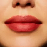 MAC Cosmetics Powder Kiss Liquid Lipcolour - Матовая жидкая помада, 5 мл, оттенок Devoted to Chili — фото 4