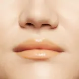 MAC Cosmetics Squirt Plumping Gloss Stick - Блеск для губ в стике, 2.3 г, оттенок Hazard — фото 3