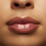 MAC Cosmetics Squirt Plumping Gloss Stick - Блеск для губ в стике, 2.3 г, оттенок Simulation — фото 4