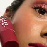 3INA The No-Rules Cream - Многофункциональный косметический продукт для макияжа глаз, губ и лица, 8 мл, оттенок 270 - Deep, wine red — фото 2