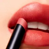 MAC Cosmetics Powder Kiss Velvet Blur Slim Stick - Матовая увлажняющая помада, 2 г, оттенок Sweet Cinnamon — фото 3