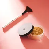 Lily Lolo Mineral Bronzer - Минеральная пудра для загара, 8 г, оттенок Waikiki — фото 3