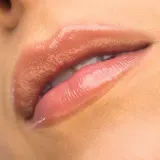 theBalm Plump Your Pucker Lip Gloss - Блеск для губ, придающий объем, 2.7 мл, оттенок Buck-a-Roo — фото 2