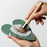 Коврик для очищения кистей EcoTools Makeup Brush Cleansing Pad для больших и маленьких кистей, 1 шт — фото 4