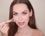Dermacol Accessories Master Brush by PetraLovelyHair - Кисть для нанесения жидкого тонального крема D51 Rose Gold, 1 шт — фото 2