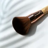So Eco Bronzer Brush - Кисть для бронзатора с гипоаллергенными волокнами, 1 шт — фото 3