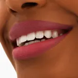 MAC Cosmetics Locked Kiss 24h Lipstick - Трендовая помада с матовым эффектом, 1.8 г, оттенок Connoisseur — фото 3