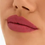 MAC Cosmetics Locked Kiss 24h Lipstick - Трендовая помада с матовым эффектом, 1.8 г, оттенок Connoisseur — фото 5