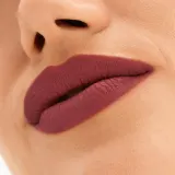 MAC Cosmetics Locked Kiss 24h Lipstick - Трендовая помада с матовым эффектом, 1.8 г, оттенок Opulence — фото 5