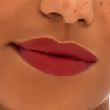MAC Cosmetics Locked Kiss 24h Lipstick - Трендовая помада с матовым эффектом, 1.8 г, оттенок Extra Chili — фото 4