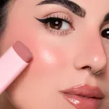 Astra Make-up IDENTISTICK - Румяна для щек в креме в стике, 1 шт, оттенок 02 - Pink Profile — фото 2