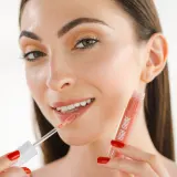 Dermacol F****** High Shine - Блеск для губ с алоэ, 4 мл, оттенок No.01 — фото 2