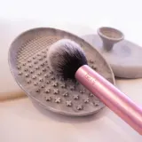 Real Techniques Cleanse - Косметическая кисть для очистки, 1 шт — фото 2