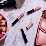 IsaDora Glossy Balm Hydrating Stylo - Тонирующий увлажняющий бальзам для губ, 1.6 г — фото 5