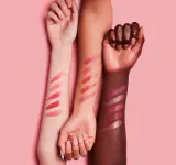 MAC Cosmetics Rethink Pink Lustreglass Lipstick - Блестящая помада, 3 г, оттенок No Photos — фото 6