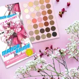 Rude Cosmetics Manga Anime Palette Paperback Edition - Палетка теней для век: палетка теней для век, 21 г — фото 2