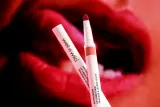 Wet n Wild Perfect Pout - Помада для губ в виде маркера, оттенок Pretty in Nude — фото 3