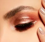 MAC Cosmetics Dazzleshadow Liquid - Блестящая жидкая тушь для ресниц, 4.6 г, оттенок Beam Time — фото 4