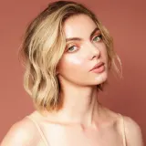 Nudestix Lip Glace - Блеск для губ, придающий объем, 10 мл, оттенок Nude 02 — фото 3