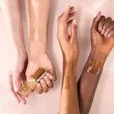 Catrice Glam In Gold Hydrating Primer - Увлажняющая база под макияж с 24-каратным золотом, 30 мл, оттенок 010 Oh My Goldness — фото 5