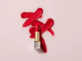 Elizabeth Arden Lip Color Satin - Роскошная уходовая помада для губ с витамином E, 3.5 г, оттенок 020 Real Red — фото 2