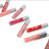 theBalm Meet Matt(e) Hughes Mini Kit - Набор помад в жидкой форме для долговременного эффекта, 6 шт — фото 3