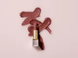 Elizabeth Arden Lip Color Matte - Роскошная увлажняющая помада для губ с витамином Е, 3.5 г, оттенок 105 Ambitious Mauve — фото 2