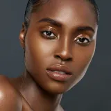Danessa Myricks Beauty Colorfix Glaze - Многофункциональная косметика для макияжа глаз, губ и лица, 10 мл, оттенок Clear — фото 3