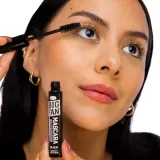 theBalm Big Fan Maximizing Mascara - Тушь для ресниц для большего объема и эффекта плотных ресниц, 8.2 мл — фото 5