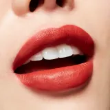 MAC Cosmetics Chili's Crew Lustreglass Lipstick - Увлажняющая блестящая помада, 3 г, оттенок Chili Popper — фото 2