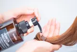 KUNDAL Honey & Macadamia White Musk - Натуральный шампунь для сухих и поврежденных волос, 500 мл — фото 7