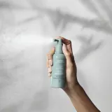 Aveda Scalp Solutions Refreshing Protective Mist - Защитный спрей для волос с жирной склонностью, 100 мл — фото 2