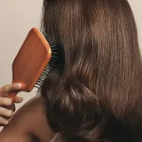 Aveda Wooden Paddle Brush - Деревянная щетка для волос, 1 шт — фото 2