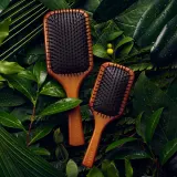 Aveda Wooden Paddle Brush - Деревянная щетка для волос, 1 шт — фото 4
