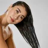 Bumble and bumble Hairdresser's Invisible Oil Mask - Маска для волос, увлажняющая и питательная, для сухих и ломких волос, 200 мл — фото 2