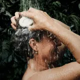 BusyB Clean Hair & Dirty Mind Becky Blossom - Шампунь в форме кубика с ароматом цветов, 70 г — фото 2