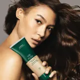 Aveda Sap Moss Weightless Hydrating Shampoo - Легкий увлажняющий шампунь против пушистости волос, 200 мл — фото 8