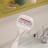 Бритва женская Gillette Venus ComfortGlide Sugarberry 5 лезвий, с увлажняющими полосками, 1 шт z wymienną głowicą — фото 3