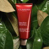 Clarins Super Restorative Hand Cream - Крем для рук восстанавливающий эластичность кожи, 100 мл — фото 3