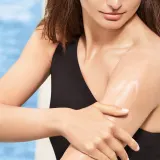 Shiseido Sun Care Clear Stick UV Protector WetForce - Уход за кожей с солнцезащитой SPF 50+, 20 г — фото 3