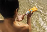 Topicrem Sun Protect Moisturizing Sun Milk SPF50+ - Увлажняющее молочко для загара SPF 50+, 200 мл — фото 3