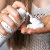 Venira Intimate Washing Foam - Мыющая пена для интимной гигиены с ароматом Tea Tree, 150 мл — фото 3