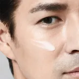 Shiseido Men Energizing Moisturizing Extra Light Fluid - Крем с регенерирующим действием, 100 мл — фото 3