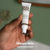 Средство для кожи вокруг глаз Bulldog Age Defence Eye Roll-On мужское, с роликовым аппликатором, 15 мл — фото 4