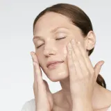 Clinique Moisture Surge SPF 25 Sheer Hydrator - Увлажняющий и питательный дневной крем с SPF 25 — фото 6